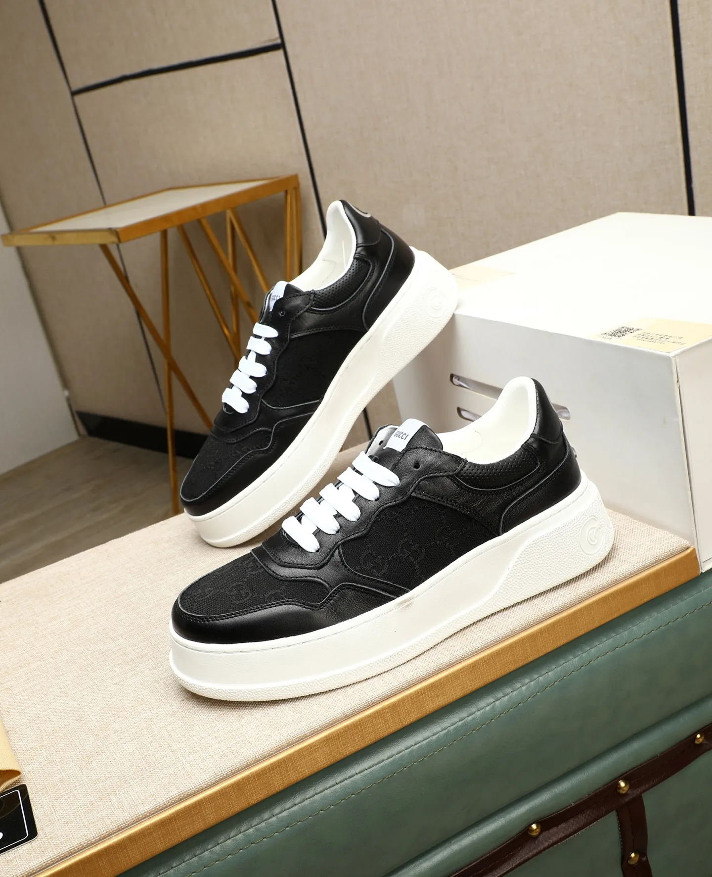 Men's shoes 💰400 GUCCI🔍🔍The latest models are on sale at the same time at the counter. Original calfskin imported from Italy, genuine leather lining, (high-end, extravagant, and classy) with exquisite workmanship. Soles: Original soles specially provided by the original factory. ⚠Exclusive double-layer movable molded soles are super comfortable⚠. Photos of the real thing🎬The real thing is better🔍🔍"High quality·Follow the order" Code number 38-44